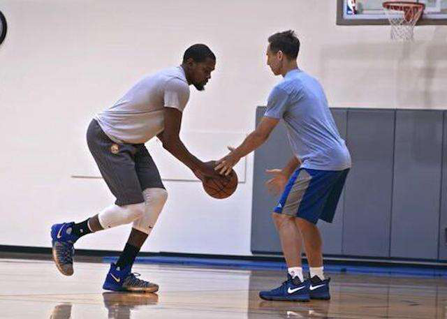 球迷一同携 球迷一同携